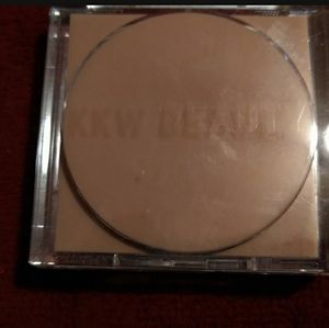Kim Kardashian West single eyeshadow